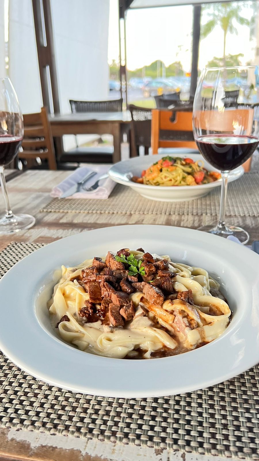 Fettucine Alfredo e manzo tritado